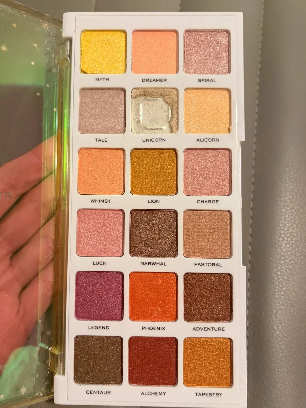 Revolution I 🩷 Revolution Unicorn Heart eyeshadow palette - New w/small flaw